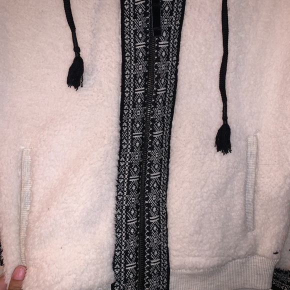 M AE Fleece Tribal Pattern Hooded Jacket - Picture 4 of 15